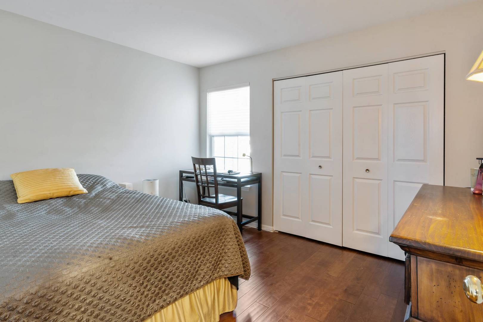 232 Manor Drive Buffalo Grove, IL 60089 - Photo 17 of 21 a bedroom with a bed and a lamp on table