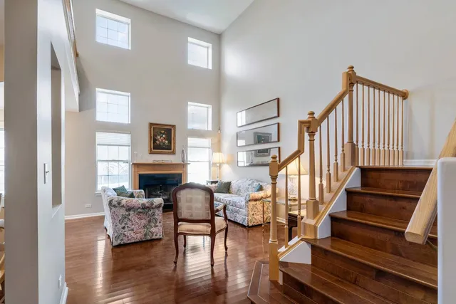 $430,000 | 232 Manor Drive, Buffalo Grove, IL 60089