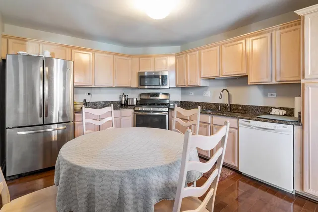 $430,000 | 232 Manor Drive, Buffalo Grove, IL 60089