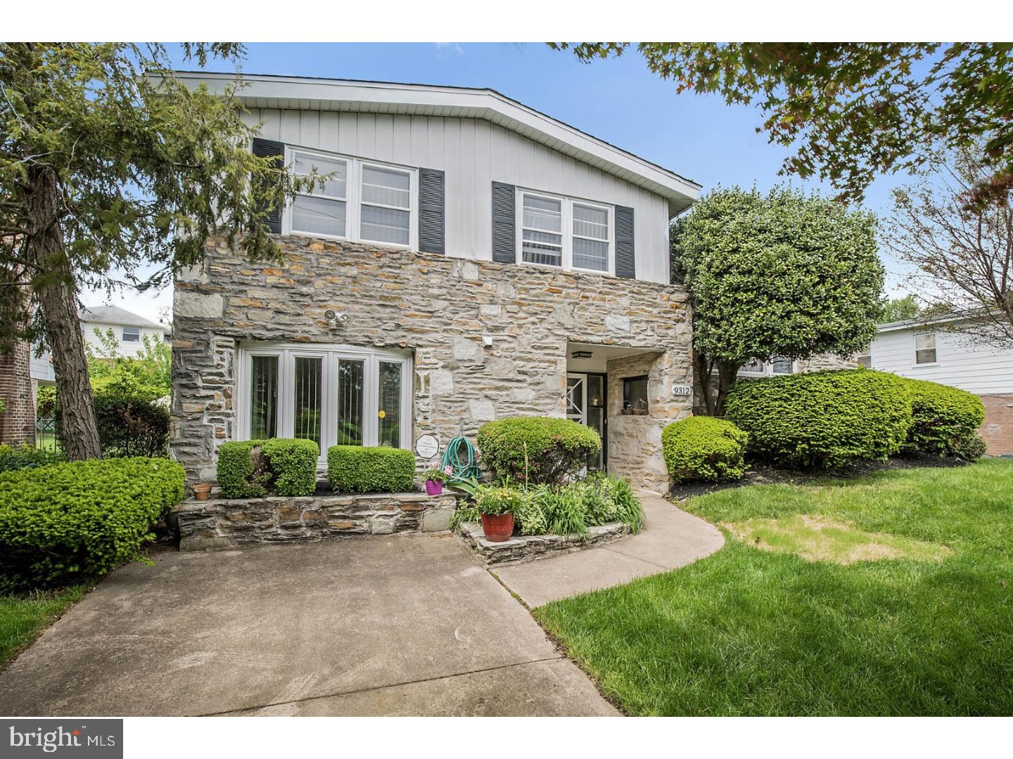 9312 Laramie Road Philadelphia, PA 19115 - Photo 3 of 25