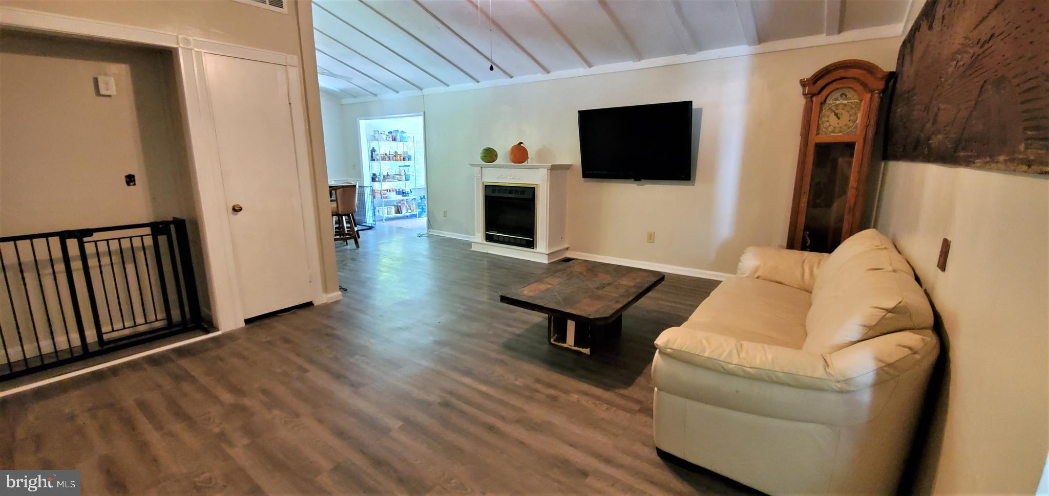98 Old Oregon Road Front Royal, VA 22630 - Photo 5 of 42 Living Room