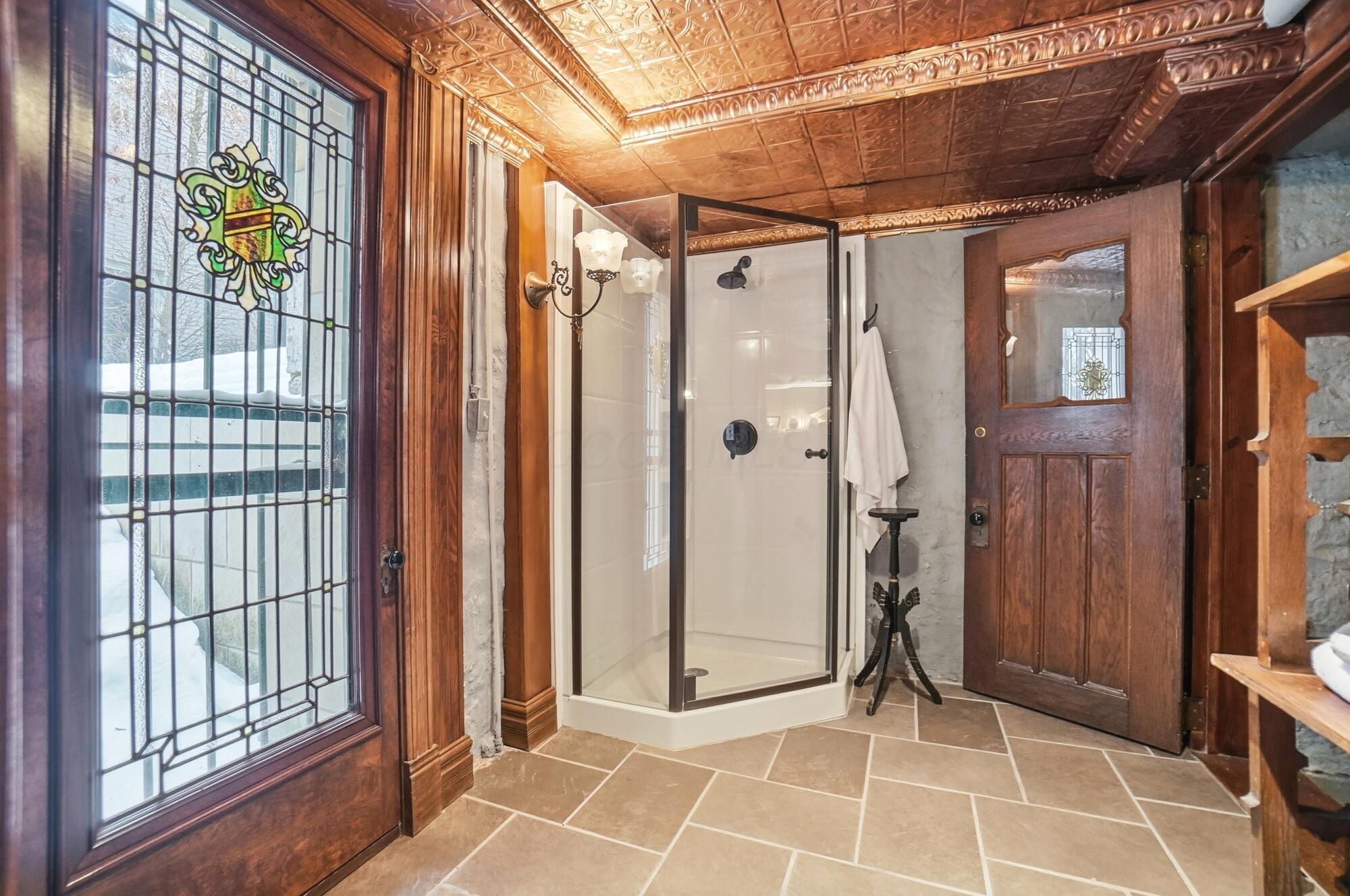 875 East Broad Street Columbus, OH 43205 - Photo 151 of 170 Bathroom