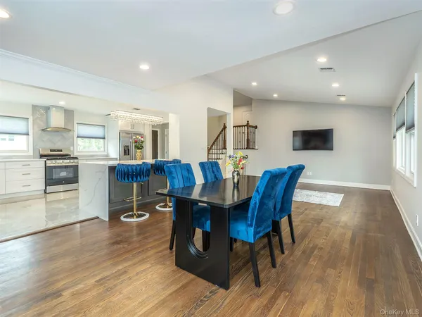 $6,000 | 1 Milford Lane, Glen Cove, NY 11542