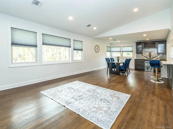 $6,000 | 1 Milford Lane, Glen Cove, NY 11542