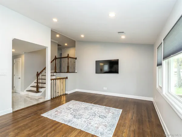 $6,000 | 1 Milford Lane, Glen Cove, NY 11542