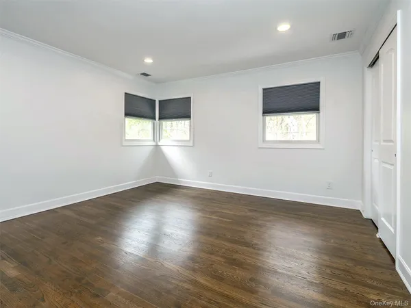 $6,000 | 1 Milford Lane, Glen Cove, NY 11542
