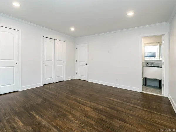 $6,000 | 1 Milford Lane, Glen Cove, NY 11542