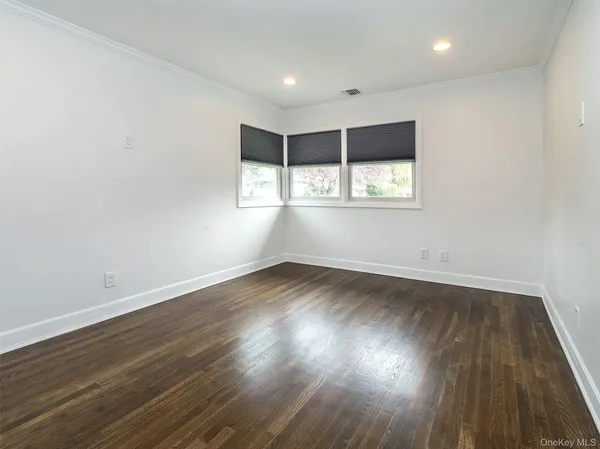 $6,000 | 1 Milford Lane, Glen Cove, NY 11542