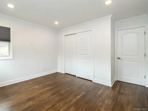 $6,000 | 1 Milford Lane, Glen Cove, NY 11542