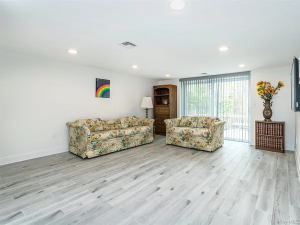 $6,000 | 1 Milford Lane, Glen Cove, NY 11542