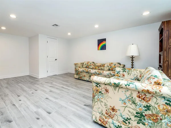 $6,000 | 1 Milford Lane, Glen Cove, NY 11542