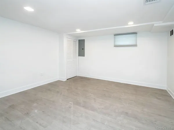 $6,000 | 1 Milford Lane, Glen Cove, NY 11542