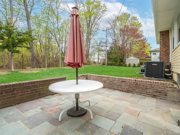 $6,000 | 1 Milford Lane, Glen Cove, NY 11542