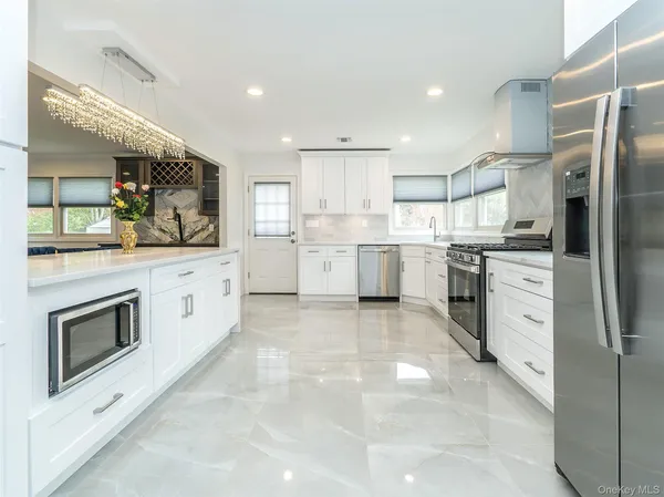 $6,000 | 1 Milford Lane, Glen Cove, NY 11542