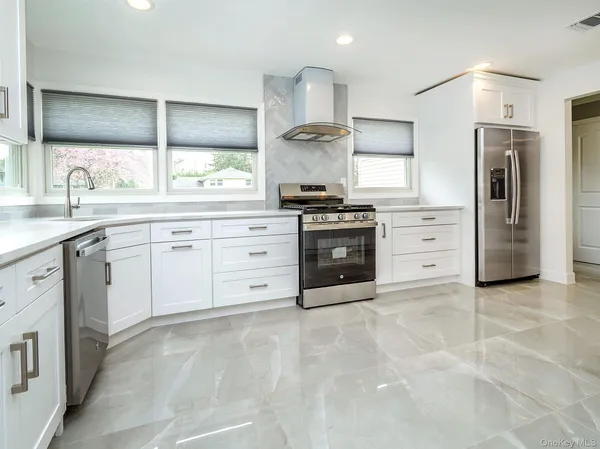 $6,000 | 1 Milford Lane, Glen Cove, NY 11542