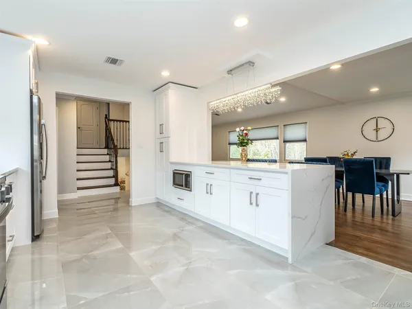 $6,000 | 1 Milford Lane, Glen Cove, NY 11542