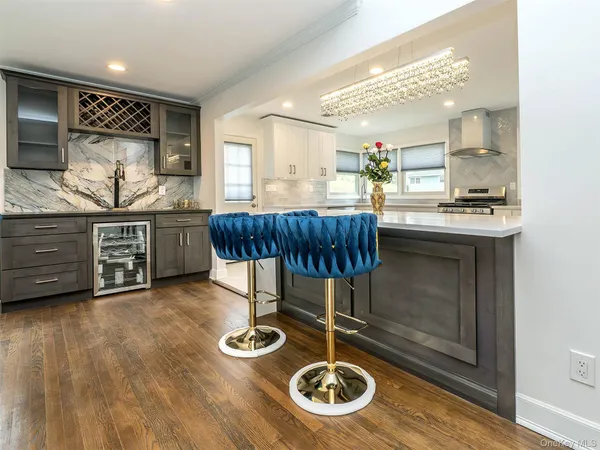 $6,000 | 1 Milford Lane, Glen Cove, NY 11542