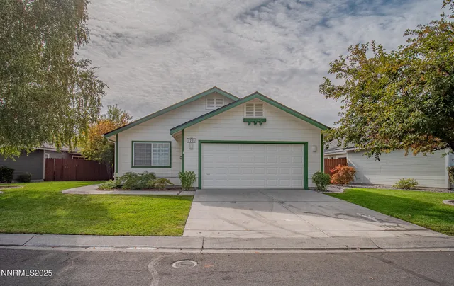 a front view of house with garage and yard