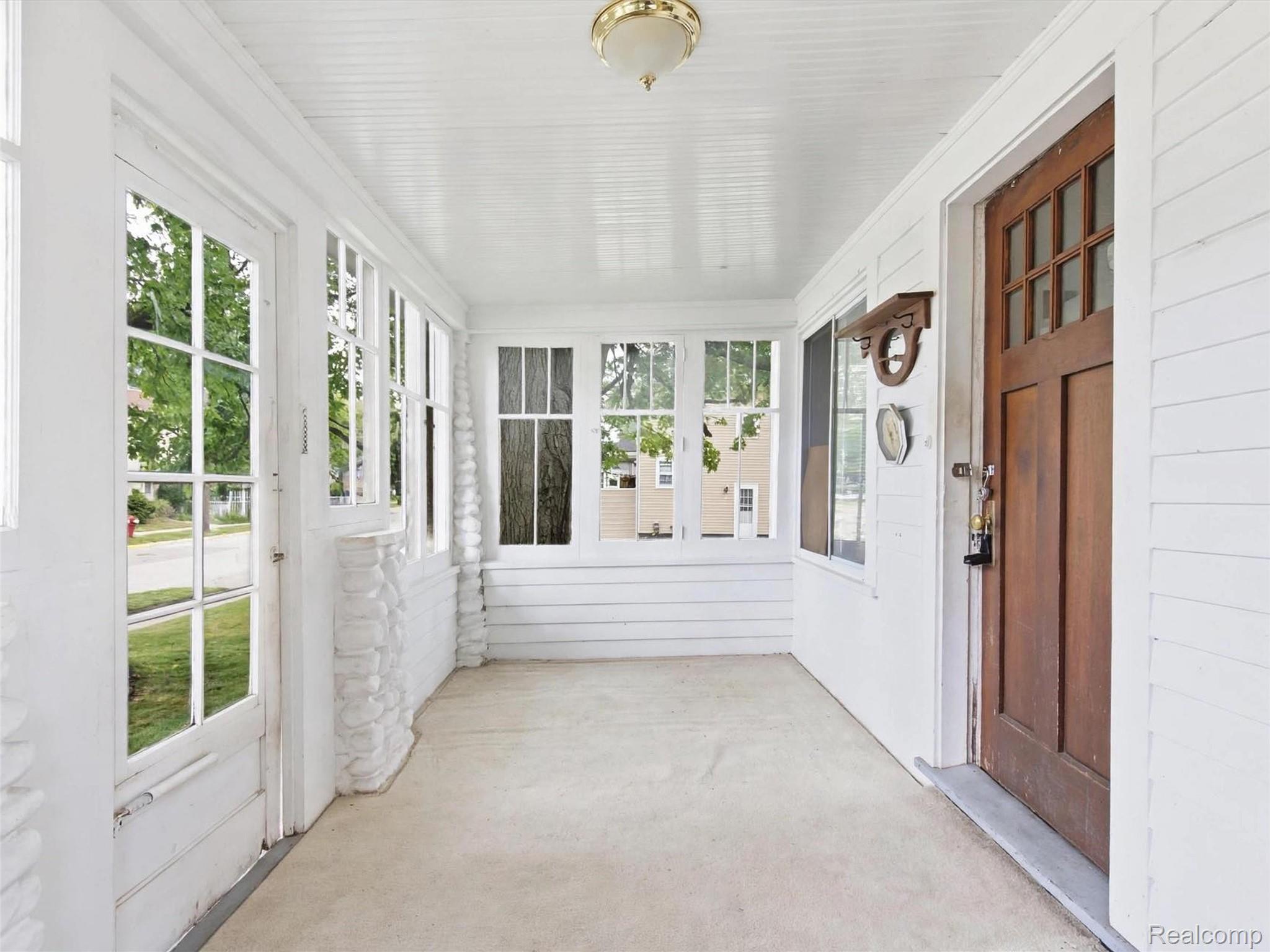 305 Renshaw Avenue Clawson, MI 48017 - Photo 7 of 37 04-big_listing_2.jpg