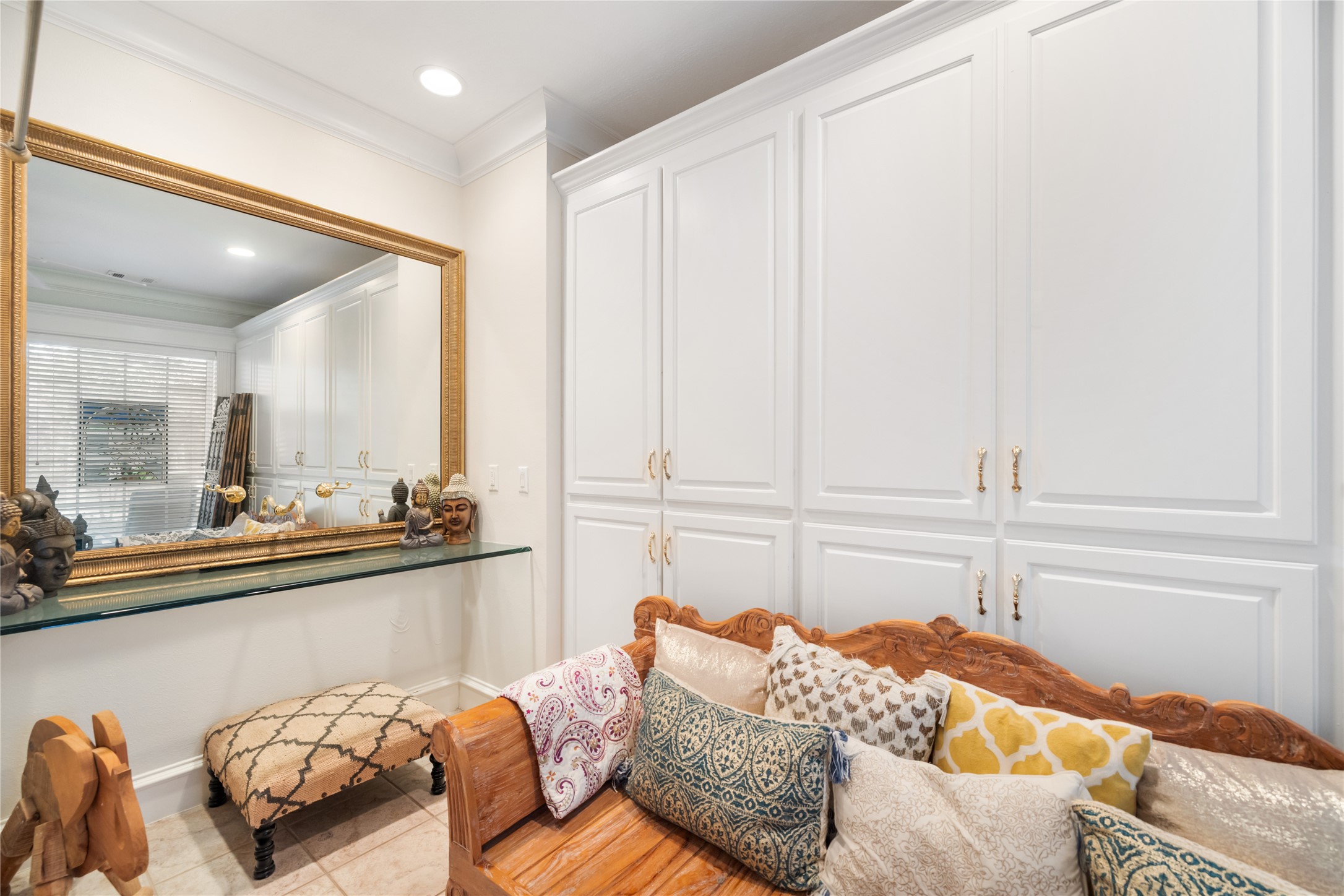 205 Grogans Point Road The Woodlands, TX 77380 - Photo 41 of 49 a living room with furniture and painting on the wall