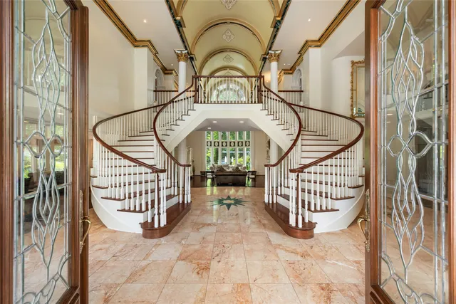 a view of an entryway