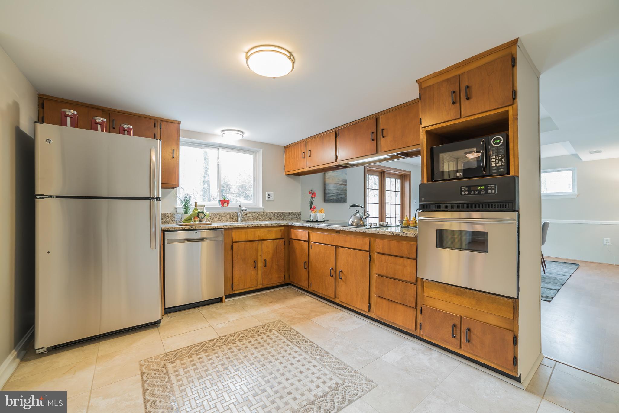 13616 Wendover Road Silver Spring, MD 20904 - Photo 10 of 30 New stainless appliances, granite counters