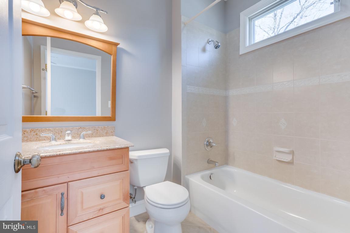 204 Adahi Road Southeast Vienna, VA 22180 - Photo 47 of 58 2nd Bedroom En Suite
