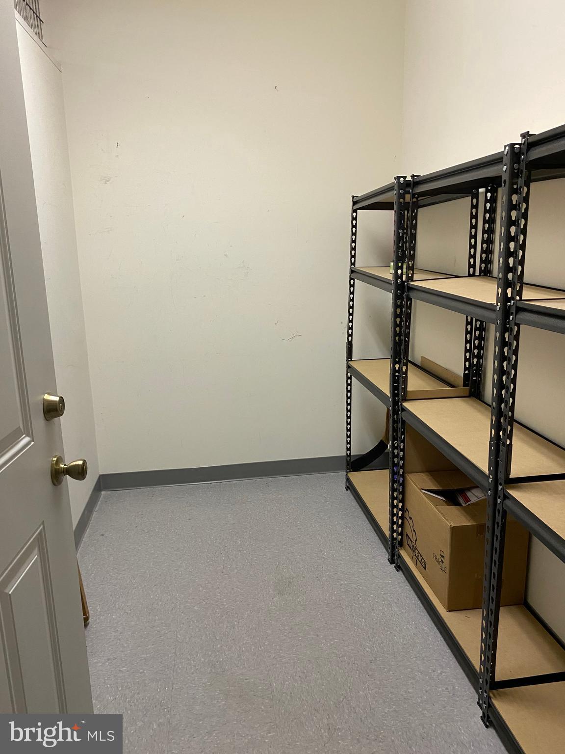 400 Symphony Circle, Unit 354D Cockeysville, MD 21030 - Photo 20 of 33 wooden floor in a bathroom