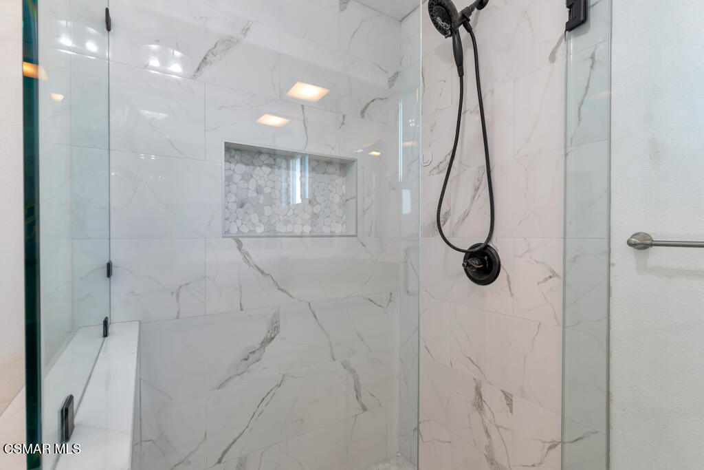 896 Moffatt Circle Simi Valley, CA 93065 - Photo 28 of 50 a bathroom with a shower