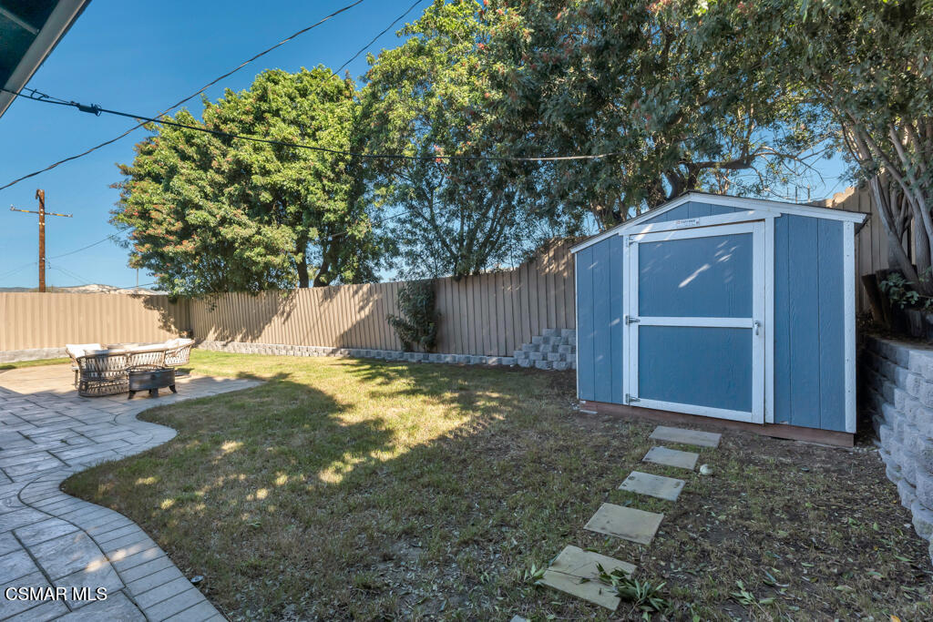 896 Moffatt Circle Simi Valley, CA 93065 - Photo 43 of 50 a backyard of a house