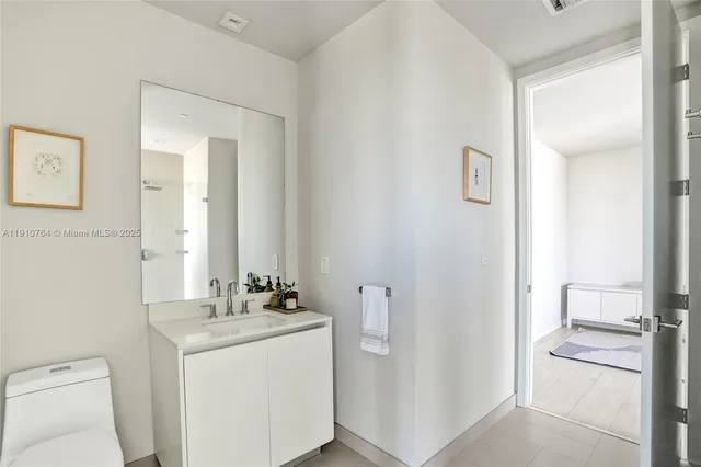 $1,650,000 | 2831 South Bayshore Drive, Unit 1808, Miami, FL 33133