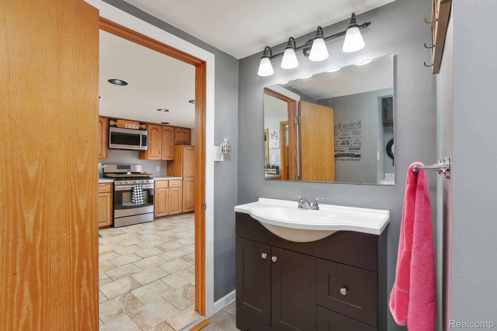 25695 Bell Road New Boston, MI 48164 - Photo 17 of 32 17-web-or-mls-25695 Bell Rd - 16.jpg