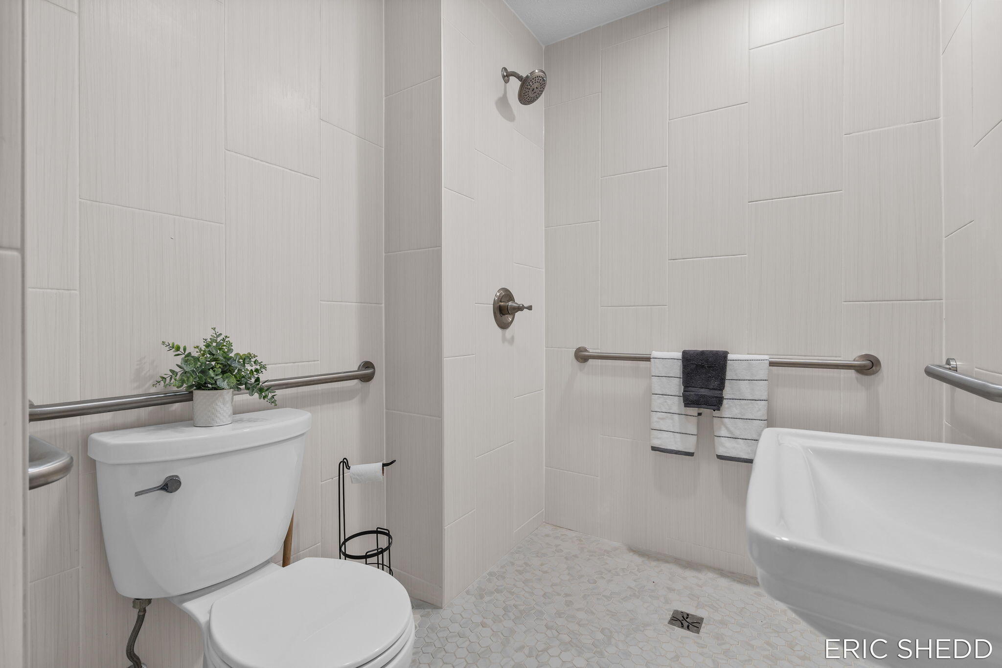 631 3 Mile Road Northeast Grand Rapids, MI 49505 - Photo 25 of 83 25-web-or-mls-25