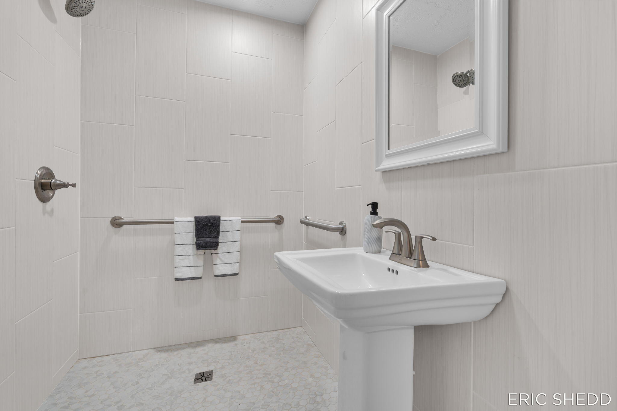 631 3 Mile Road Northeast Grand Rapids, MI 49505 - Photo 26 of 83 26-web-or-mls-26