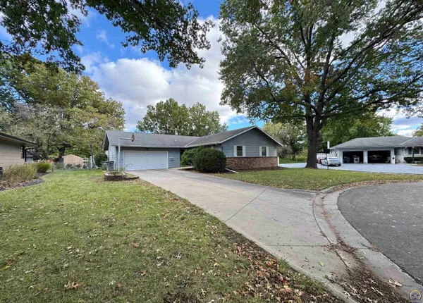 1702 Trowman Way, Emporia, KS 66801