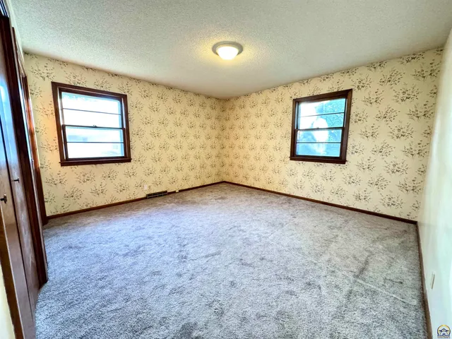 $224,000 | 1702 Trowman Way, Emporia, KS 66801