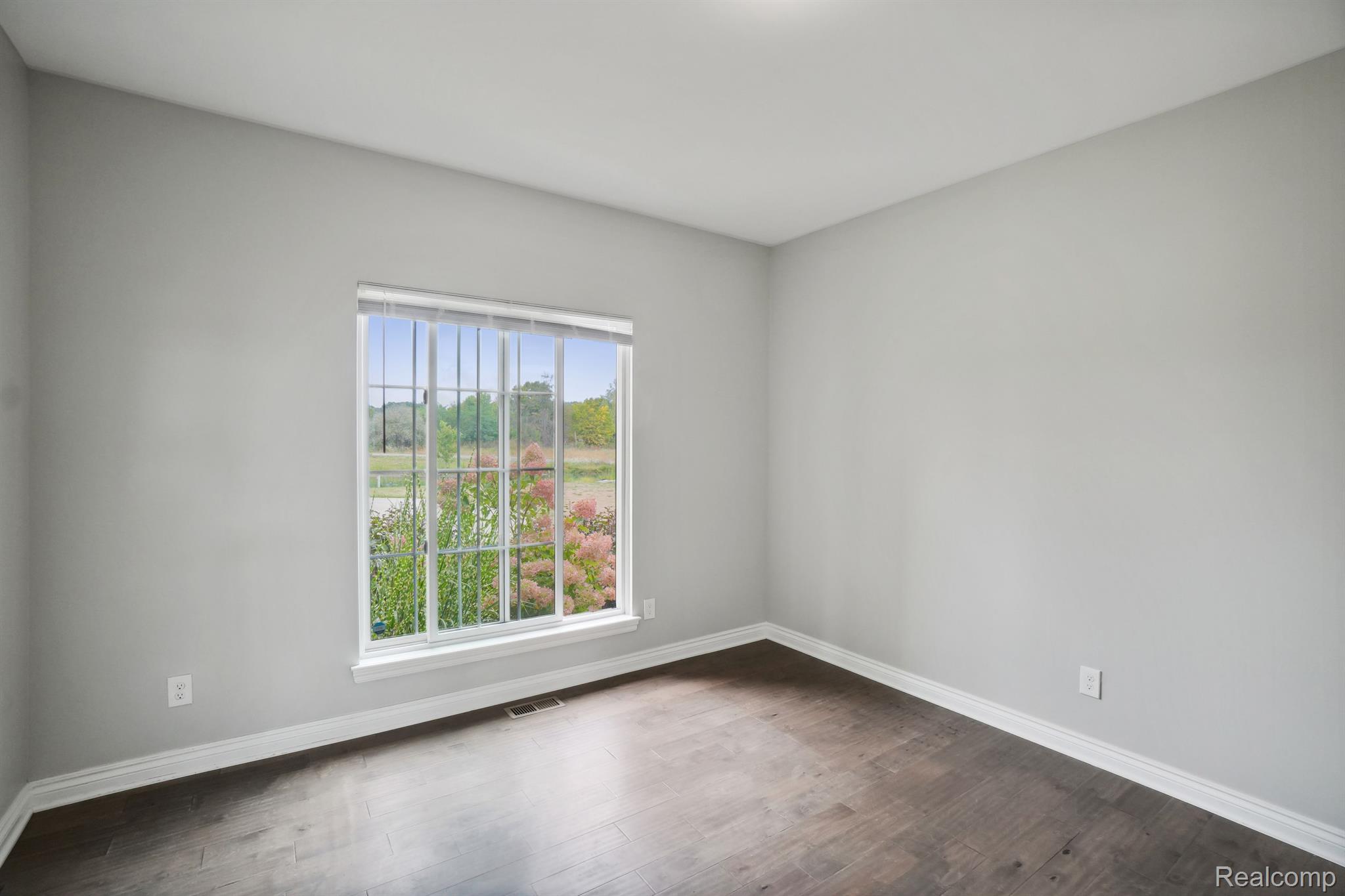 5911 Hartland Road Fenton, MI 48430 - Photo 17 of 45 Gallery Image 17