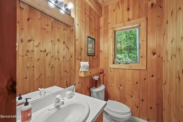 $814,900 | 112 Silver Street, Lanesborough, MA 01237