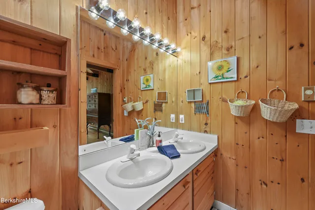 $814,900 | 112 Silver Street, Lanesborough, MA 01237