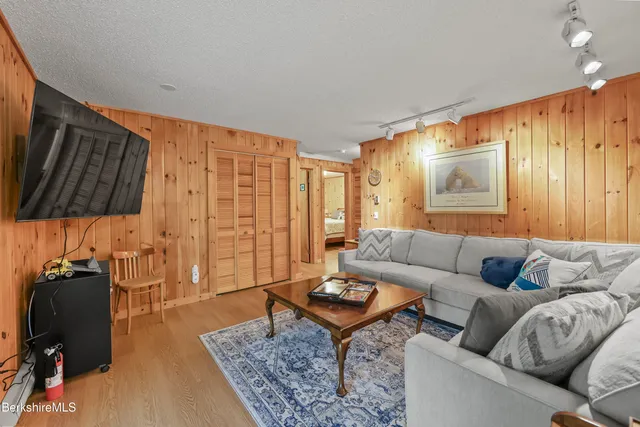 $814,900 | 112 Silver Street, Lanesborough, MA 01237