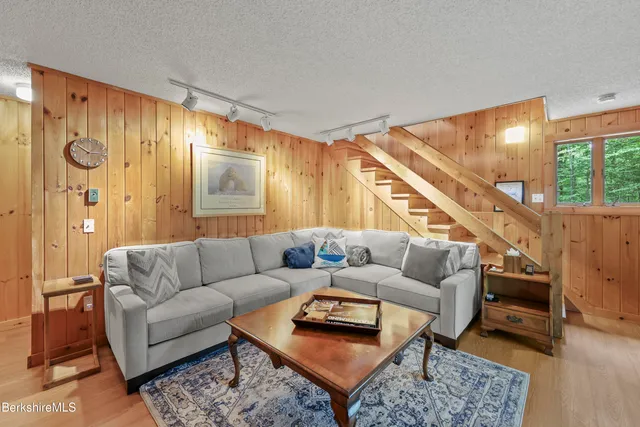 $814,900 | 112 Silver Street, Lanesborough, MA 01237