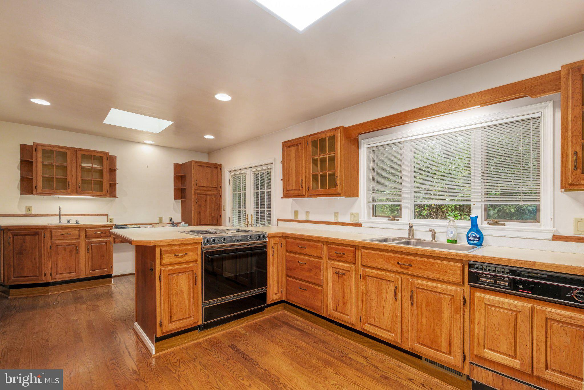 2530 Leeds Road Oakton, VA 22124 - Photo 42 of 63 Ktchen features California Window