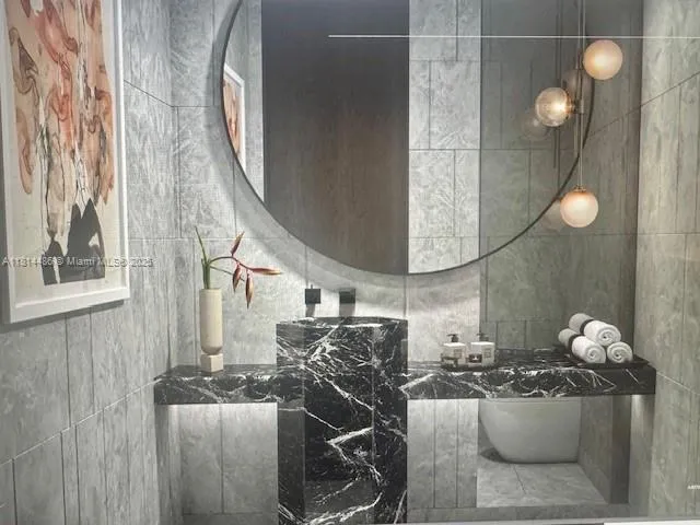 $10,701,000 | 300 Biscayne Boulevard, Unit 8502, Miami, FL 33131