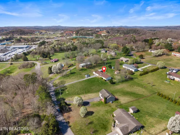 $429,900 | 355 Cate Byrd Road, Kodak, TN 37764