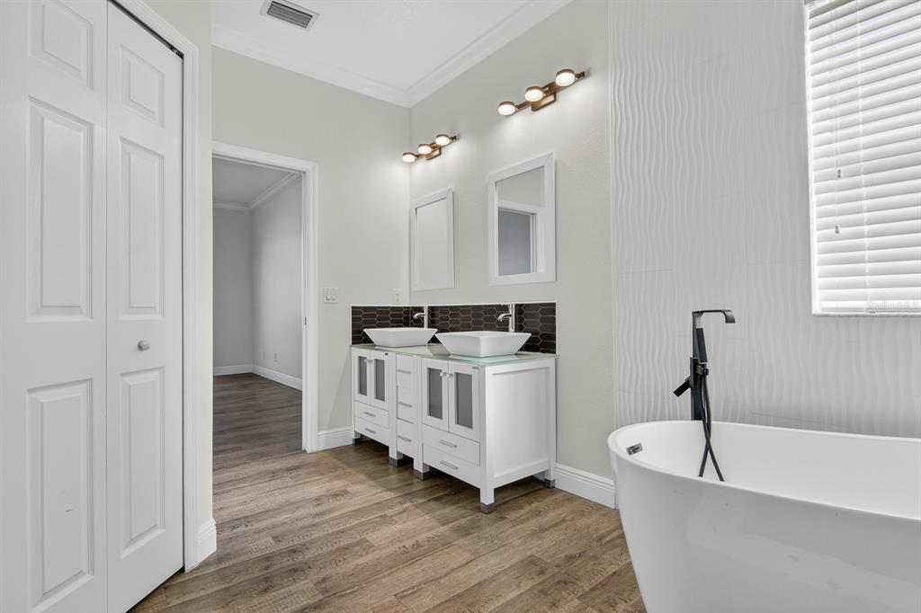 8407 Hunters Fork Loop Ruskin, FL 33573 - Photo 23 of 50