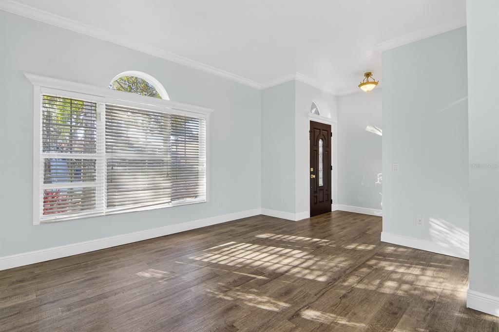 8407 Hunters Fork Loop Ruskin, FL 33573 - Photo 4 of 50