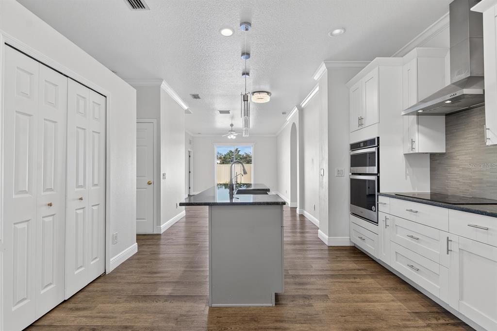 8407 Hunters Fork Loop Ruskin, FL 33573 - Photo 5 of 50