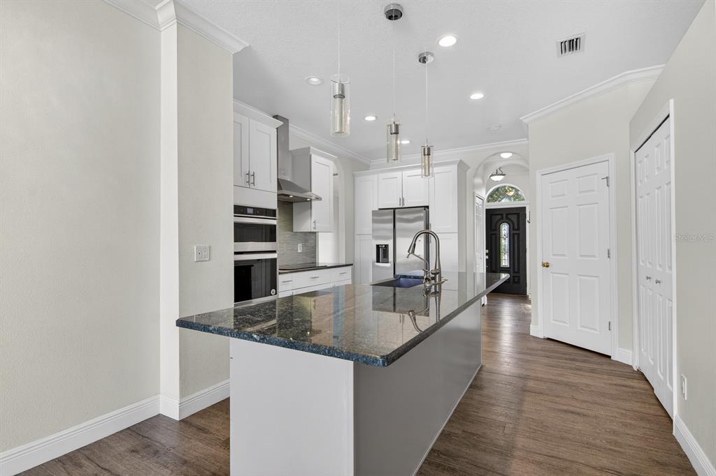 8407 Hunters Fork Loop Ruskin, FL 33573 - Photo 8 of 50