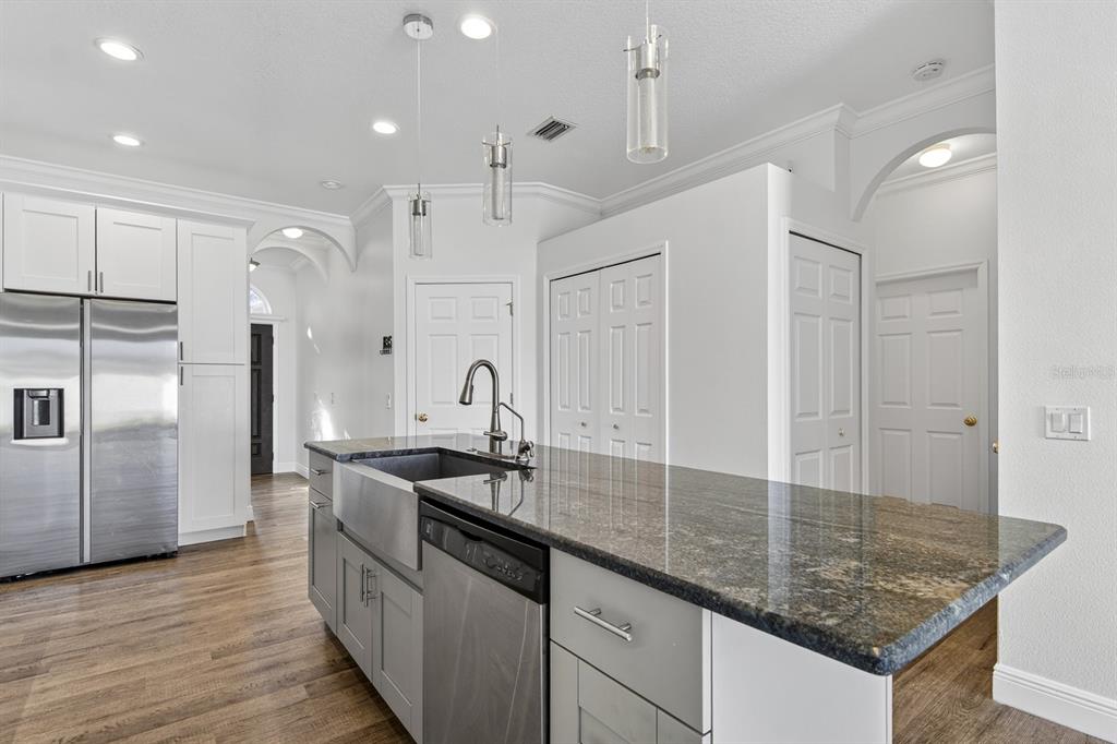 8407 Hunters Fork Loop Ruskin, FL 33573 - Photo 9 of 50