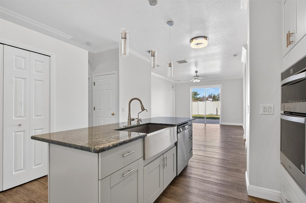 8407 Hunters Fork Loop Ruskin, FL 33573 - Photo 10 of 50